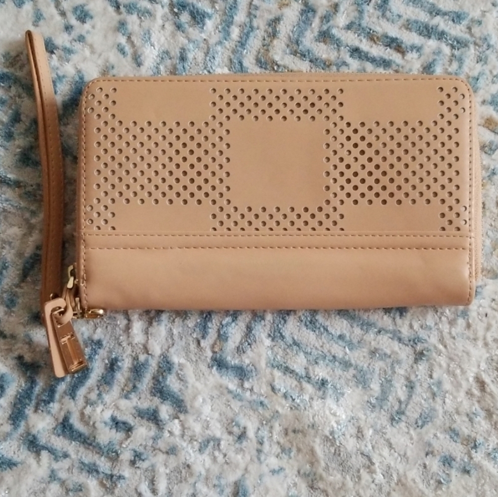 💯% Authentic Isaac Mizrahi Clutch